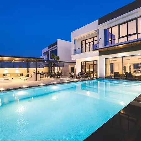 Luxury Villa 8 Bedroom Sea And Mountain View With Infinity Pool - Al Dana Island Fujairah Exterior photo