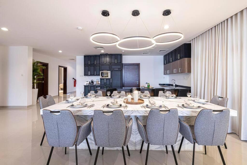 Luxury 8 Bedroom Sea And Mountain View With Infinity Pool - Al Dana Island Villa