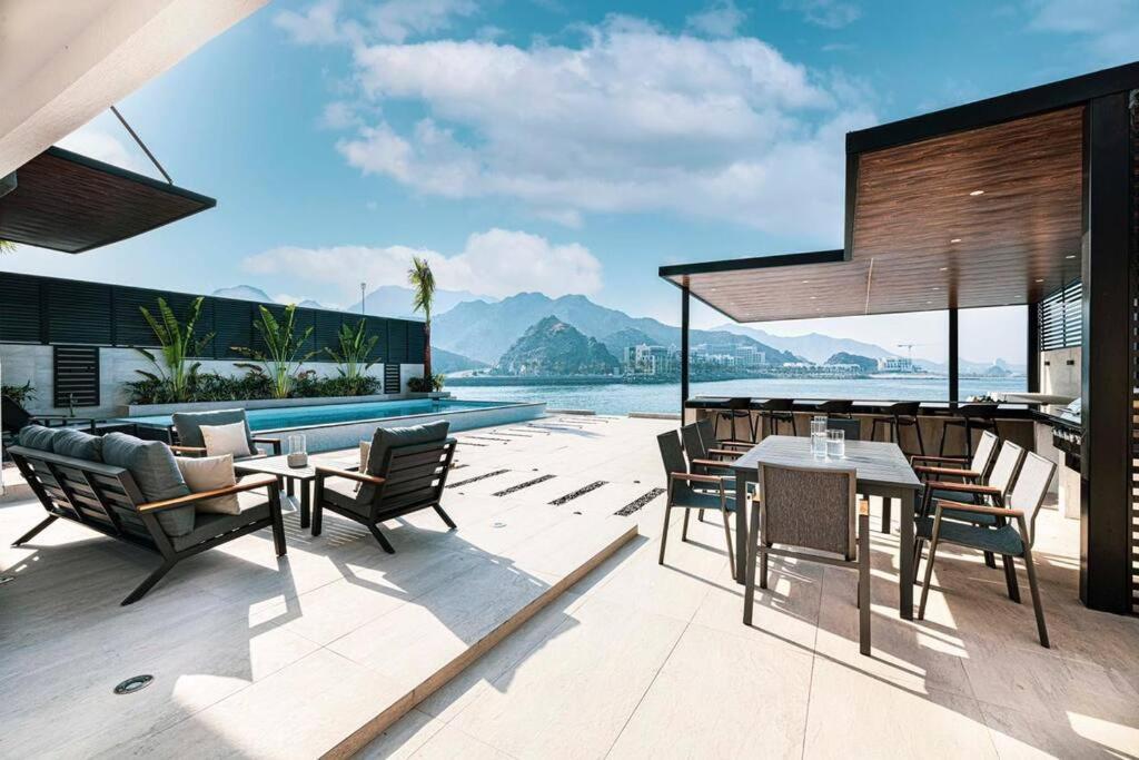 Luxury 8 Bedroom Sea And Mountain View With Infinity Pool - Al Dana Island * Fujairah