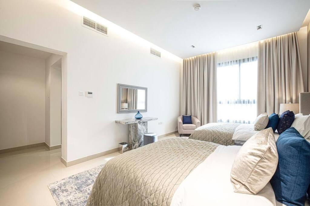 Villa Luxury 8 Bedroom Sea And Mountain View With Infinity Pool - Al Dana Island Fujairah
