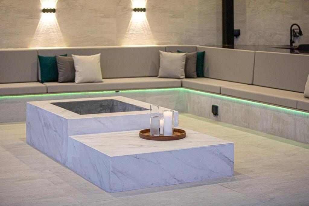 Luxury 8 Bedroom Sea And Mountain View With Infinity Pool - Al Dana Island Villa